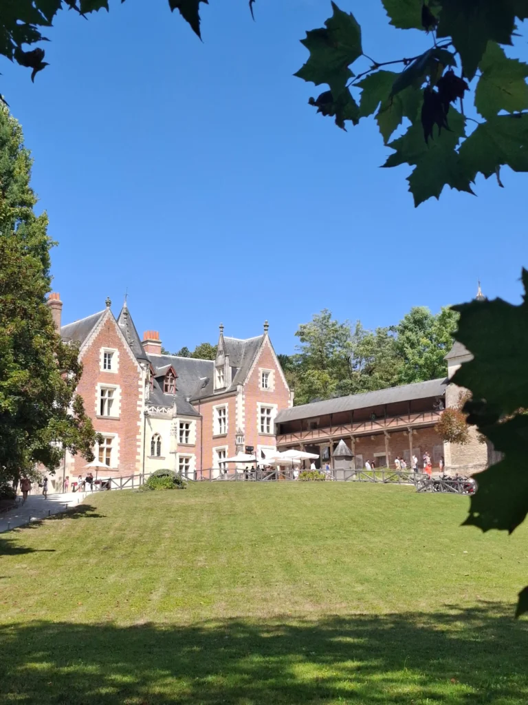 Château du Clos Lucé à Amboise avec son parc et ses bâtiments Renaissance